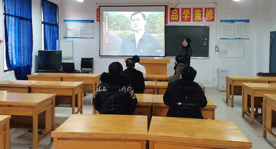 suncitygroup太阳新城直属党支部集中学习观看                                “贯彻省第十二次党代会精神党员教育电视片”